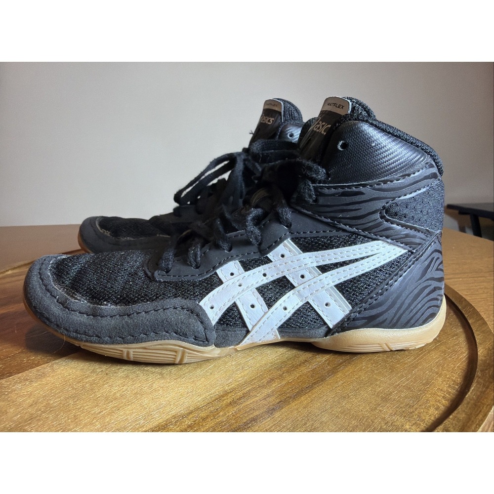 ASICS Matflex 7 Wrestling Shoes Youth Size 1 Black White Gum 1084A007